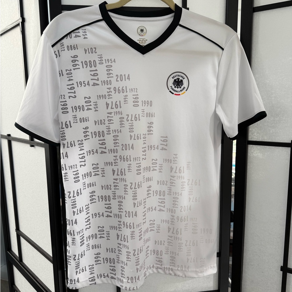 FIFA FANS!!! ⚽️ 🥅🏟️Original German football/soccer team jersey